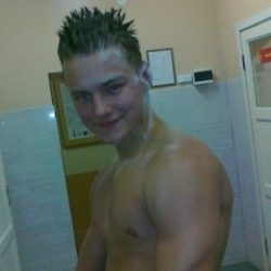 Молодой красивый парень ищет девушку для свободных интимных отношений в Ульяновске Молодой красивый парень ищет девушку для свободных интимных отношений в Ульяновске