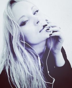 Девушка ищет подругу в Ульяновске для воплощения фантазий в сексе Девушка ищет подругу в Ульяновске для воплощения фантазий в сексе